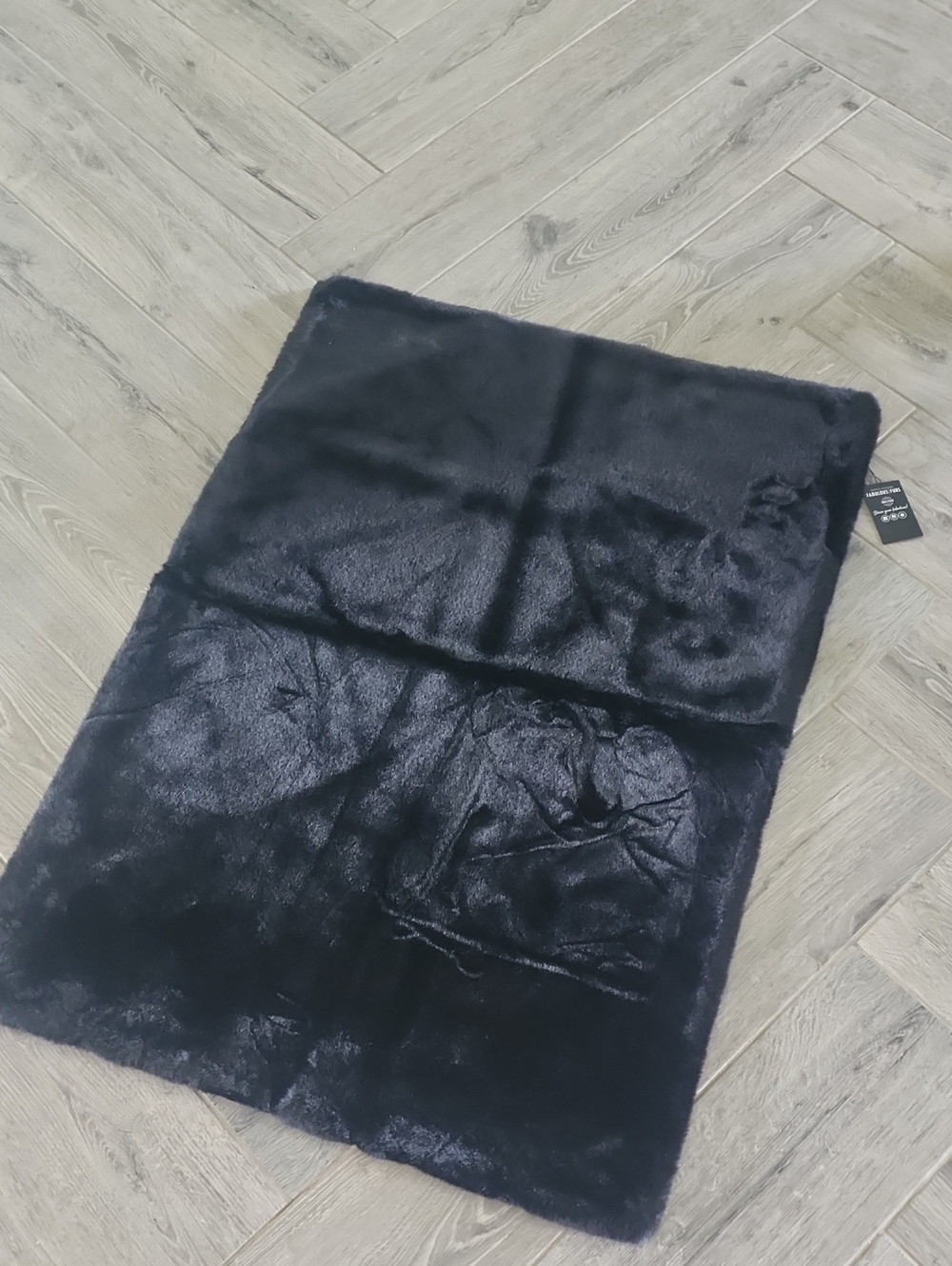 NWT Donna Salyers Fabulous Furs 42x30 Black Faux Fur Lap Blanket